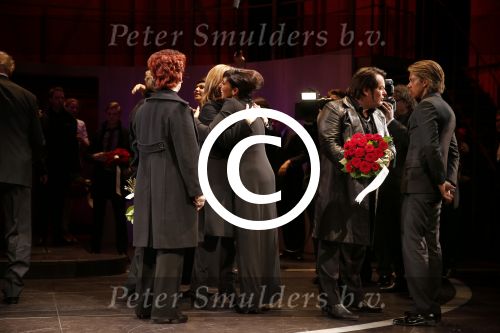 Amsterdam 11 november 2012
Premiere Zij gelooft in mij in het nieuwe de la mar. cast met oa Martijn Fischer Chantal janzen Hajo Bruins en Cees Geel. Rachel Dre en Roxeanne Hazes waren natuurlijk aanwezig.
Peter Smulders bv