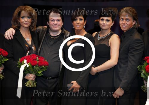 Amsterdam 11 november 2012
Premiere Zij gelooft in mij in het nieuwe de la mar. cast met oa Martijn Fischer Chantal janzen Hajo Bruins en Cees Geel. Rachel Dre en Roxeanne Hazes waren natuurlijk aanwezig.
Peter Smulders bv