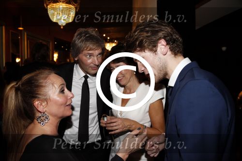 Amsterdam 19 oktober 2012
Uitreiking televizierring in carre. Matthijs v Nieuwkerk met zijn vrouw en zoon
Peter Smulders bv