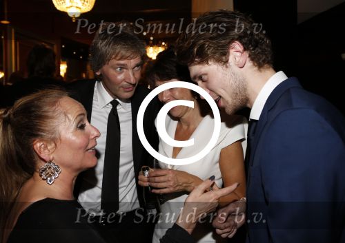Amsterdam 19 oktober 2012
Uitreiking televizierring in carre. Matthijs v Nieuwkerk met zijn vrouw en zoon
Peter Smulders bv