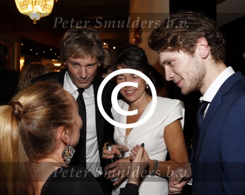 Amsterdam 19 oktober 2012
Uitreiking televizierring in carre. Matthijs v Nieuwkerk met zijn vrouw en zoon
Peter Smulders bv