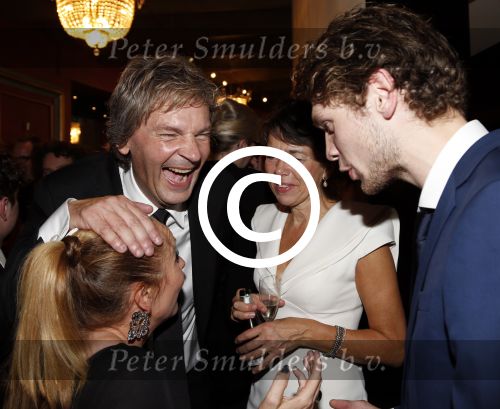 Amsterdam 19 oktober 2012
Uitreiking televizierring in carre. Matthijs v Nieuwkerk met zijn vrouw en zoon
Peter Smulders bv