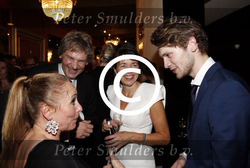 Amsterdam 19 oktober 2012
Uitreiking televizierring in carre. Matthijs v Nieuwkerk met zijn vrouw en zoon
Peter Smulders bv
