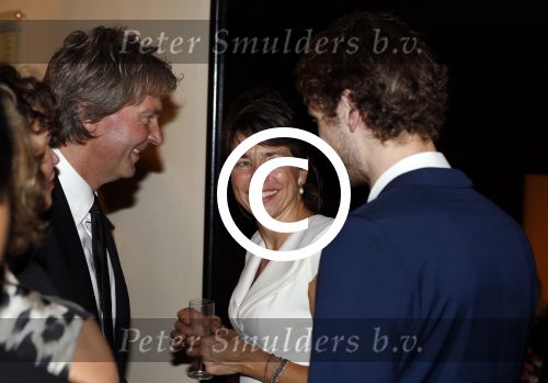 Amsterdam 19 oktober 2012
Uitreiking televizierring in carre. Matthijs v Nieuwkerk met zijn vrouw en zoon
Peter Smulders bv