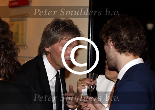 Amsterdam 19 oktober 2012
Uitreiking televizierring in carre. Matthijs v Nieuwkerk met zijn vrouw en zoon
Peter Smulders bv