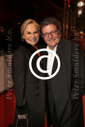 Amsterdam 19 november 2012
Premiere alles is familie in het nieuwe de la mar theater.
Monique v d Ven en Edwin de Vries
Peter Smulders bv