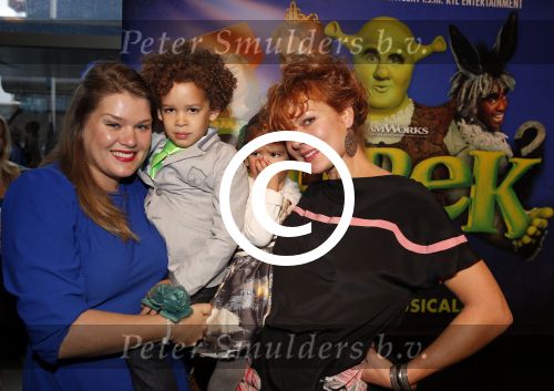 Amsterdam 4 november 2012
Premiere Shrek in het theater van de RAI. Noortje Fassaert met kinderen en zus Janna
Peter Smulders bv