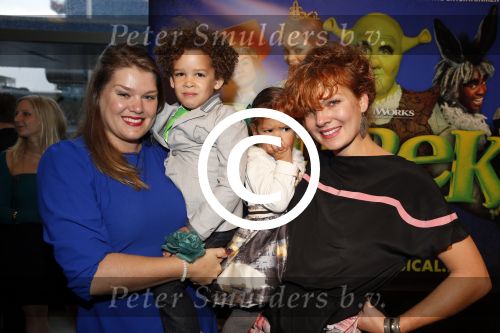 Amsterdam 4 november 2012
Premiere Shrek in het theater van de RAI. Noortje Fassaert met kinderen en zus Janna
Peter Smulders bv