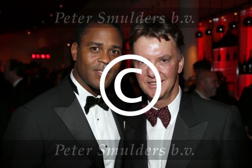 Amsterdam 11 november 2012
Premiere Zij gelooft in mij in het nieuwe de la mar. Patrick en Rosanna Kluivert met Louis v gaal
Peter Smulders bv