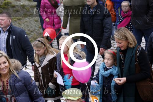 Schevenigen 17 november 2012
Prinses Maxima met Amalia Ariane en Alexia bij binnenkomst Sinterklaas in scheveningen.
Peter Smulders bv