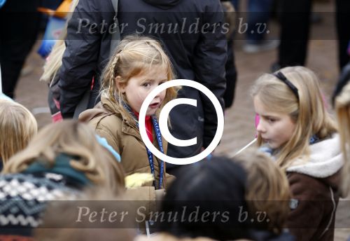 Schevenigen 17 november 2012
Prinses Maxima met Amalia Ariane en Alexia bij binnenkomst Sinterklaas in scheveningen.
Peter Smulders bv