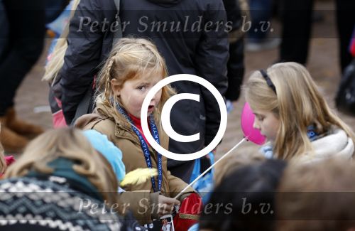 Schevenigen 17 november 2012
Prinses Maxima met Amalia Ariane en Alexia bij binnenkomst Sinterklaas in scheveningen.
Peter Smulders bv