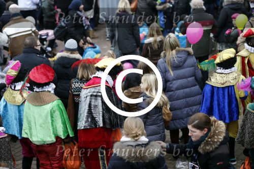 Schevenigen 17 november 2012
Prinses Maxima met Amalia Ariane en Alexia bij binnenkomst Sinterklaas in scheveningen.
Peter Smulders bv