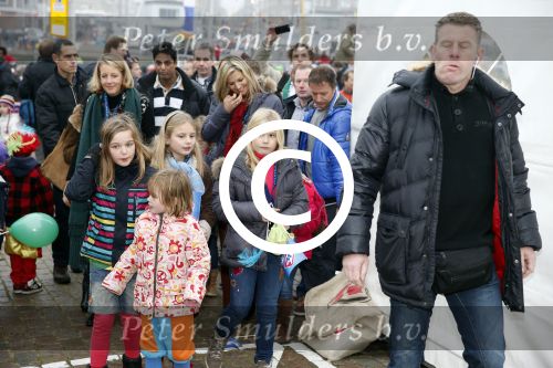 Schevenigen 17 november 2012
Prinses Maxima met Amalia Ariane en Alexia bij binnenkomst Sinterklaas in scheveningen.
Peter Smulders bv