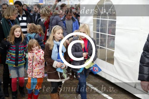 Schevenigen 17 november 2012
Prinses Maxima met Amalia Ariane en Alexia bij binnenkomst Sinterklaas in scheveningen.
Peter Smulders bv