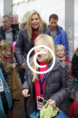 Schevenigen 17 november 2012
Prinses Maxima met Amalia Ariane en Alexia bij binnenkomst Sinterklaas in scheveningen.
Peter Smulders bv