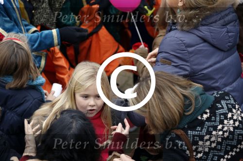 Schevenigen 17 november 2012
Prinses Maxima met Amalia Ariane en Alexia bij binnenkomst Sinterklaas in scheveningen.
Peter Smulders bv
