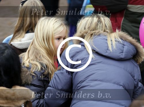 Schevenigen 17 november 2012
Prinses Maxima met Amalia Ariane en Alexia bij binnenkomst Sinterklaas in scheveningen.
Peter Smulders bv