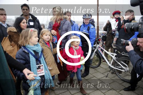 Schevenigen 17 november 2012
Prinses Maxima met Amalia Ariane en Alexia bij binnenkomst Sinterklaas in scheveningen.
Peter Smulders bv