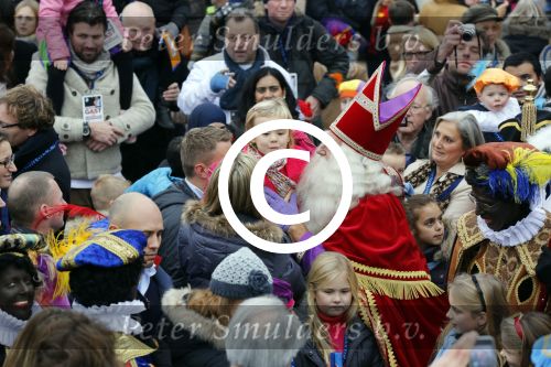 Schevenigen 17 november 2012
Prinses Maxima met Amalia Ariane en Alexia bij binnenkomst Sinterklaas in scheveningen.
Peter Smulders bv