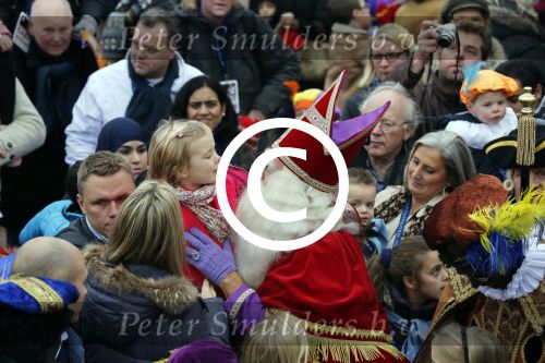 Schevenigen 17 november 2012
Prinses Maxima met Amalia Ariane en Alexia bij binnenkomst Sinterklaas in scheveningen.
Peter Smulders bv