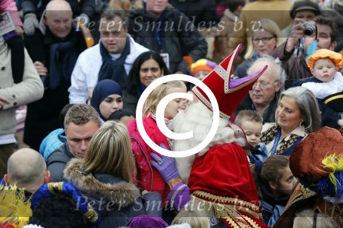 Schevenigen 17 november 2012
Prinses Maxima met Amalia Ariane en Alexia bij binnenkomst Sinterklaas in scheveningen.
Peter Smulders bv
