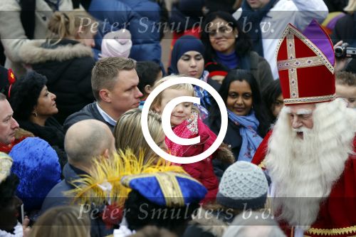 Schevenigen 17 november 2012
Prinses Maxima met Amalia Ariane en Alexia bij binnenkomst Sinterklaas in scheveningen.
Peter Smulders bv