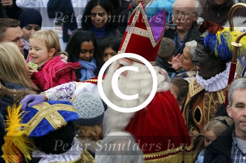 Schevenigen 17 november 2012
Prinses Maxima met Amalia Ariane en Alexia bij binnenkomst Sinterklaas in scheveningen.
Peter Smulders bv