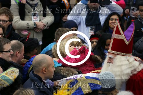 Schevenigen 17 november 2012
Prinses Maxima met Amalia Ariane en Alexia bij binnenkomst Sinterklaas in scheveningen.
Peter Smulders bv