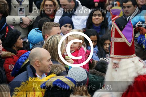 Schevenigen 17 november 2012
Prinses Maxima met Amalia Ariane en Alexia bij binnenkomst Sinterklaas in scheveningen.
Peter Smulders bv
