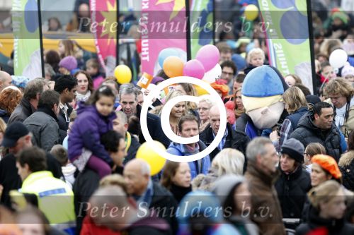 Schevenigen 17 november 2012
Prinses Maxima met Amalia Ariane en Alexia bij binnenkomst Sinterklaas in scheveningen.
Peter Smulders bv