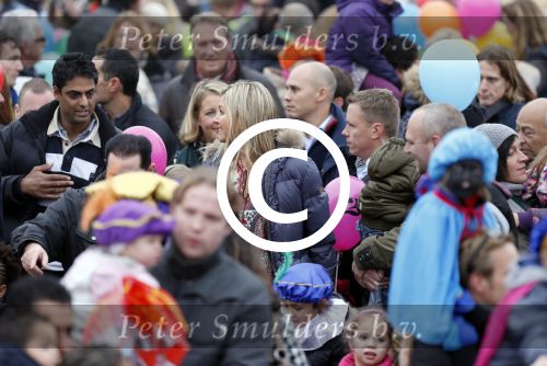 Schevenigen 17 november 2012
Prinses Maxima met Amalia Ariane en Alexia bij binnenkomst Sinterklaas in scheveningen.
Peter Smulders bv