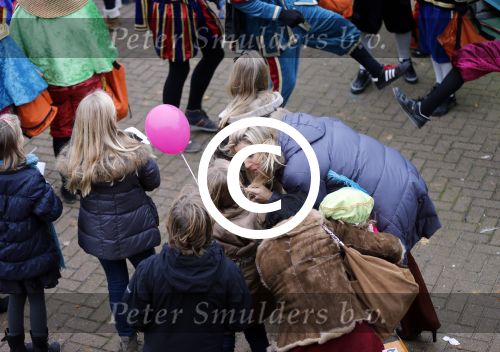 Schevenigen 17 november 2012
Prinses Maxima met Amalia Ariane en Alexia bij binnenkomst Sinterklaas in scheveningen.
Peter Smulders bv