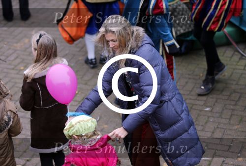 Schevenigen 17 november 2012
Prinses Maxima met Amalia Ariane en Alexia bij binnenkomst Sinterklaas in scheveningen.
Peter Smulders bv