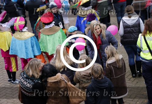 Schevenigen 17 november 2012
Prinses Maxima met Amalia Ariane en Alexia bij binnenkomst Sinterklaas in scheveningen.
Peter Smulders bv