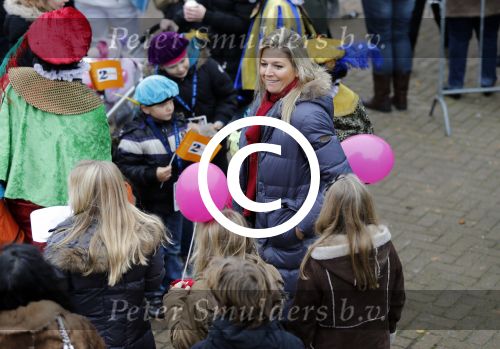 Schevenigen 17 november 2012
Prinses Maxima met Amalia Ariane en Alexia bij binnenkomst Sinterklaas in scheveningen.
Peter Smulders bv