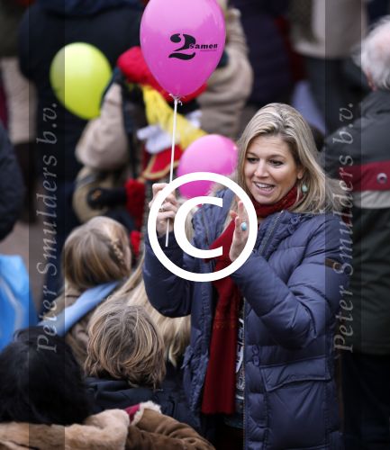 Schevenigen 17 november 2012
Prinses Maxima met Amalia Ariane en Alexia bij binnenkomst Sinterklaas in scheveningen.
Peter Smulders bv