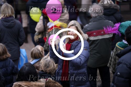 Schevenigen 17 november 2012
Prinses Maxima met Amalia Ariane en Alexia bij binnenkomst Sinterklaas in scheveningen.
Peter Smulders bv