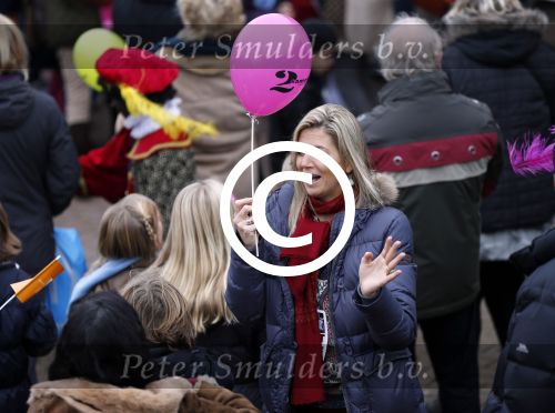 Schevenigen 17 november 2012
Prinses Maxima met Amalia Ariane en Alexia bij binnenkomst Sinterklaas in scheveningen.
Peter Smulders bv
