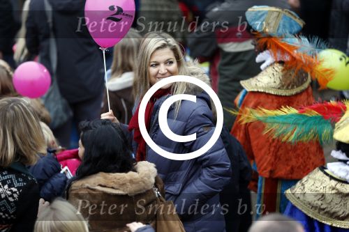 Schevenigen 17 november 2012
Prinses Maxima met Amalia Ariane en Alexia bij binnenkomst Sinterklaas in scheveningen.
Peter Smulders bv