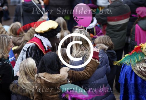 Schevenigen 17 november 2012
Prinses Maxima met Amalia Ariane en Alexia bij binnenkomst Sinterklaas in scheveningen.
Peter Smulders bv