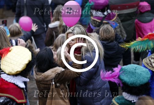 Schevenigen 17 november 2012
Prinses Maxima met Amalia Ariane en Alexia bij binnenkomst Sinterklaas in scheveningen.
Peter Smulders bv
