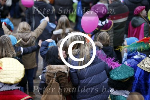 Schevenigen 17 november 2012
Prinses Maxima met Amalia Ariane en Alexia bij binnenkomst Sinterklaas in scheveningen.
Peter Smulders bv