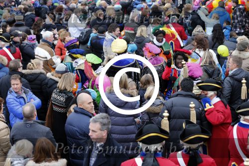 Schevenigen 17 november 2012
Prinses Maxima met Amalia Ariane en Alexia bij binnenkomst Sinterklaas in scheveningen.
Peter Smulders bv