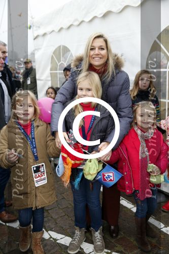 Schevenigen 17 november 2012
Prinses Maxima met Amalia Ariane en Alexia bij binnenkomst Sinterklaas in scheveningen.
Peter Smulders bv