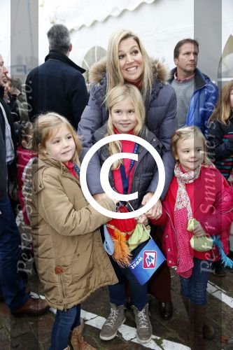 Schevenigen 17 november 2012
Prinses Maxima met Amalia Ariane en Alexia bij binnenkomst Sinterklaas in scheveningen.
Peter Smulders bv