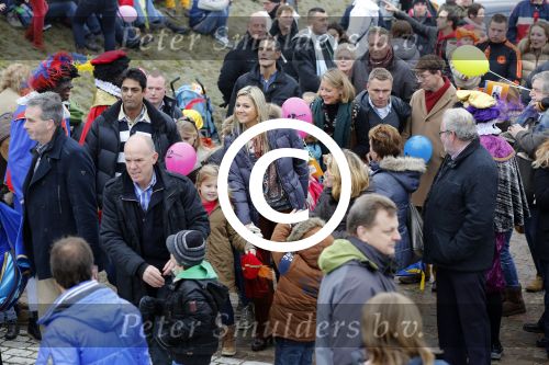 Schevenigen 17 november 2012
Prinses Maxima met Amalia Ariane en Alexia bij binnenkomst Sinterklaas in scheveningen.
Peter Smulders bv