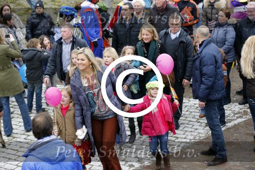 Schevenigen 17 november 2012
Prinses Maxima met Amalia Ariane en Alexia bij binnenkomst Sinterklaas in scheveningen.
Peter Smulders bv