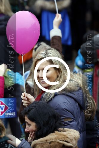 Schevenigen 17 november 2012
Prinses Maxima met Amalia Ariane en Alexia bij binnenkomst Sinterklaas in scheveningen.
Peter Smulders bv