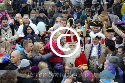 Schevenigen 17 november 2012
Prinses Maxima met Amalia Ariane en Alexia bij binnenkomst Sinterklaas in scheveningen.
Peter Smulders bv